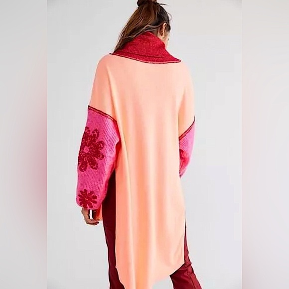 Free People Make it Cozy Coral Oversized Sweater size Medium NWOT - Picture 2 of 6